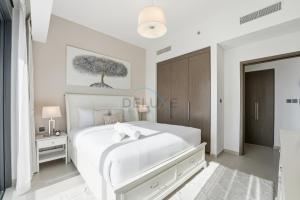 Steps from Dubai Mall and Burj Khalifa, with Seamless Metro Access to Dubai Marina and Palm Jumeirah - Act One Act Two Tower 1, Downtown Dubai by Deluxe Holiday Homes