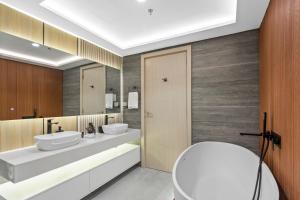 Stylish Stay 2 Bedroom Minutes from Burj Khalifa