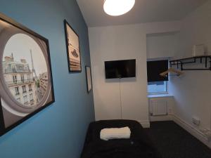 Modern 5 Bedroom Retreat, With Valley Views, Near Bike Park Wales