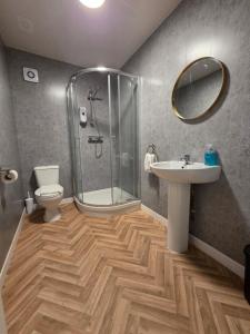 Modern 5 Bedroom Retreat, With Valley Views, Near Bike Park Wales