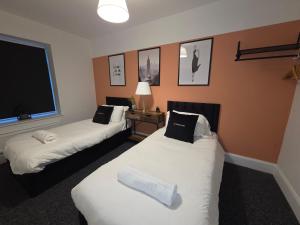 Modern 5 Bedroom Retreat, With Valley Views, Near Bike Park Wales