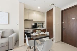 Located Near Dubai Mall, Burj Khalifa and Dubai Canal, with Easy Access to Dubai Metro - Vera Tower, Business Bay by Deluxe Holiday Homes