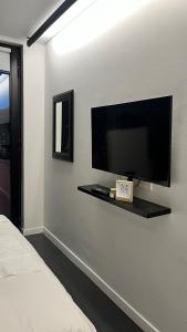 Micro apartment on Long