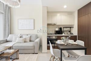 Located Near Dubai Mall, Burj Khalifa and Dubai Canal, with Easy Access to Dubai Metro - Vera Tower, Business Bay by Deluxe Holiday Homes