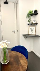 Micro apartment on Long