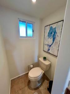 Spacious living, overlooks golfcourse & ocean