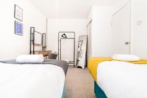 Classy 3 Bedroom Home for 6 Near Tividale, Oldbury-Ample Parking and WiFi, Exclusive Offers Book Quickly!