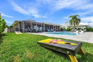 Canalfront Paradise with Heated Pool, Dock & Kayaks - Villa Living Waters - Roelens