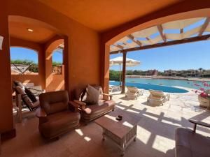 Sabina 3BR • Lagoon-Front Villa