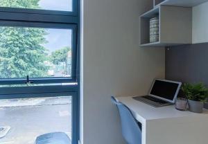 Student Only Stylish Studio at Seven Sisters