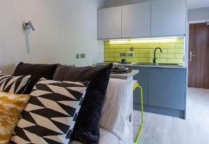 Student Only Stylish Studio at Seven Sisters