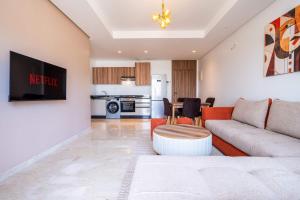 Modern Apartment Pool Balcony & Comfort