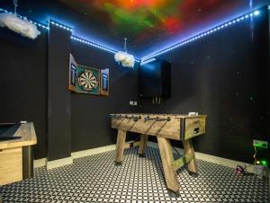 Modern City Townhouse - Sleeps 14 - Free Parking