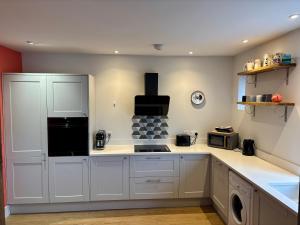 Aspen-free parking-Grade II listed-second floor two bedrooms apartment