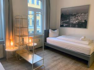 6 Betten am Bahnhof der Kulturhauptstadt 2025