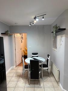 Stylish 3 BR home & Game room & Family Lounge