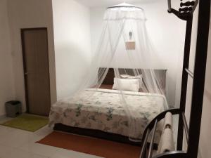 Hotel mango tree nearest Adams peak