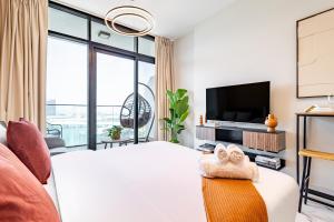 Fantastic Studio - Full Canal & Cleveland Views - 5 min walk from Cleveland, ADGM and Galleria - Perfect for Corporate Travelers - Big Balcony - Heart of Maryah Island