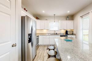 Dream Gulf Views Furnished Deck Sleeps 7