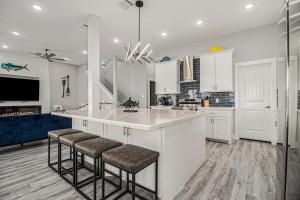 Luxury Beachfront Family Fun Sleeps 22