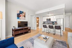 Luxury Urban Escape Walk to Downtown