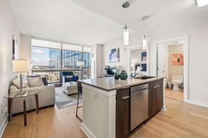 Luxury Urban Escape Walk to Downtown