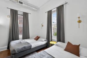 Large 1 BR in Center City with Double Queen Beds and King Sleeper Sofa)