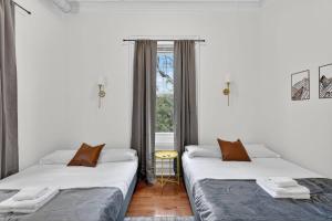 Large 1 BR in Center City with Double Queen Beds and King Sleeper Sofa)