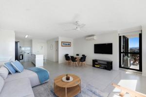 40 Surf Parade Broadbeach