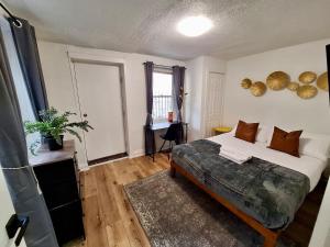 Brand New 1BR in Center City with Private Backyard