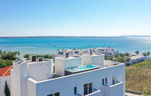 Lovely Home In Privlaka