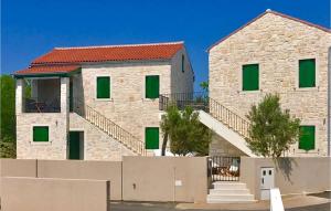 Beautiful Apartment In Privlaka