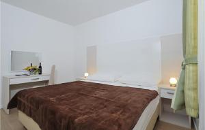 Beautiful Apartment In Privlaka