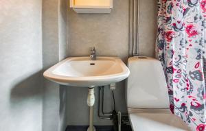 Amazing Home In Byxelkrok With Wifi