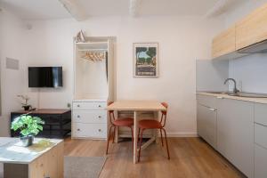 Studio Climatisé rdc plein centre