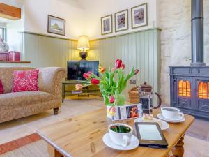 2 Bed in Bamburgh 36344