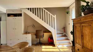 Large, quiet, family-friendly top floor duplex