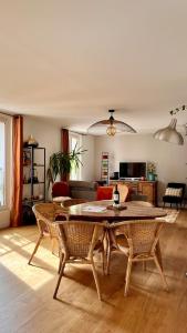 Large, quiet, family-friendly top floor duplex