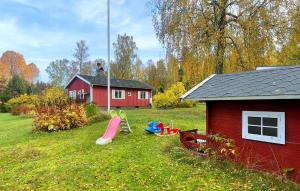 2 Bedroom Awesome Home In Åmål