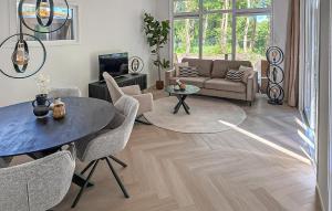 Amazing Home In Zeijen With Wifi