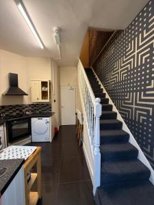 Warm & Spacious 3-Bed Flat with Huge Garden