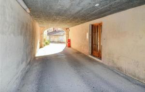 3 Bedroom Lovely Apartment In Uzès