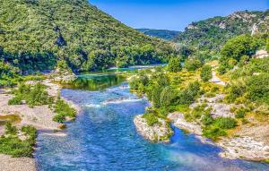 3 Bedroom Lovely Apartment In Uzès