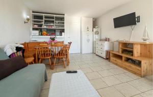 Beautiful Apartment In Le Grau-Du-Roi With Wifi