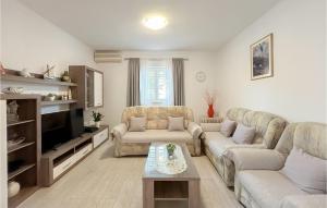 2 Bedroom Nice Apartment In Veliko Brdo