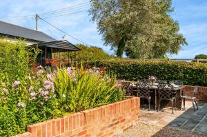 4 Bed in Woolage Green oc-f29907