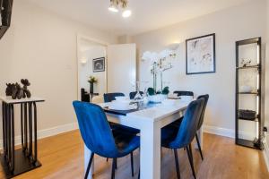 The Tudor Escape - 3 Bedroom House in Canterbury City Centre with Parking