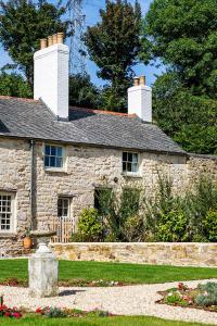 Manor Cottage at Cusgarne Manor, romantic, dog-friendly