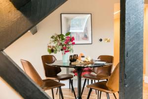 The West Wing at Hillthorpe Manor with Gardens & Private Hot Tub