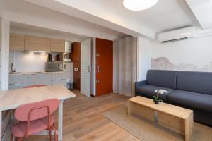 Studio climatisé plein centre 3eme étage